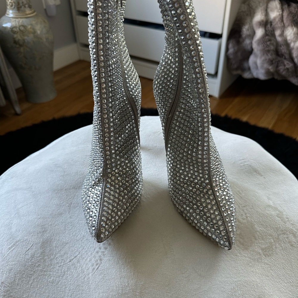Steve Madden Silver Heeled Boots with Elegant Design